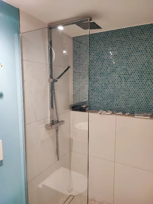 Sanitär & Heizungsbau - Mayr & Ostermeier GmbH - Badezimmer Dusche verbauen München