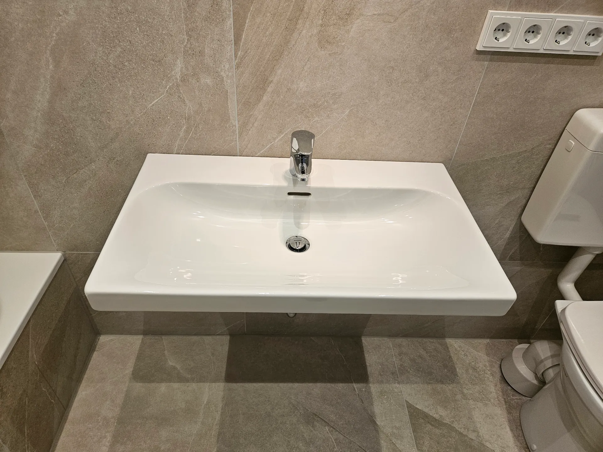 Sanitär & Heizungsbau - Mayr & Ostermeier GmbH - Badezimmer Waschbecken anbauen München